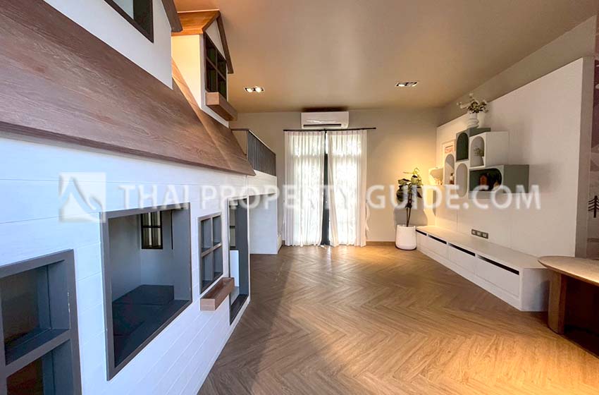 House with Shared Pool in Bangnatrad 